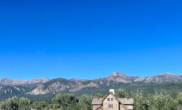 Sohum Mountain Ranch- gorgeous mountain lodge w hot tub & views of Colorado Rockies