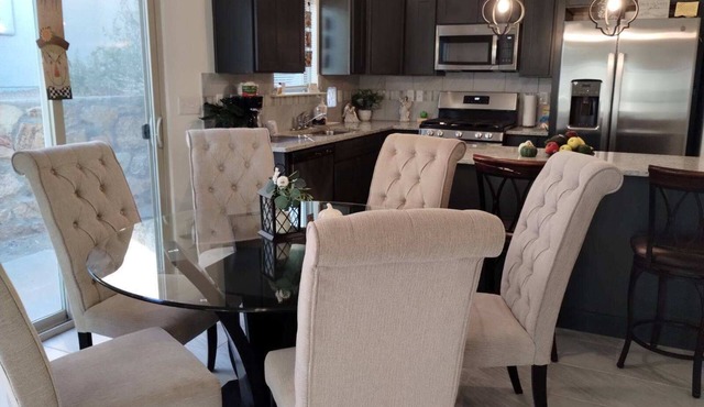 Soirée spacious 6-bedroom house in enjoyable El Paso located in a vibrant site.n