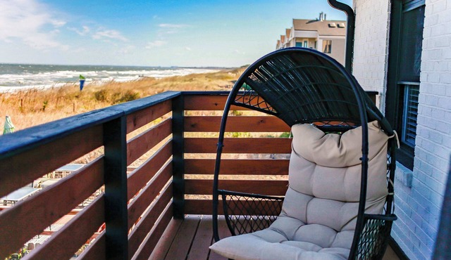Sojourn 2 BR Home with Deck Access & Ocean Views