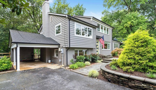 Sojourn Beautiful Family Home with Beach Access & Backyard