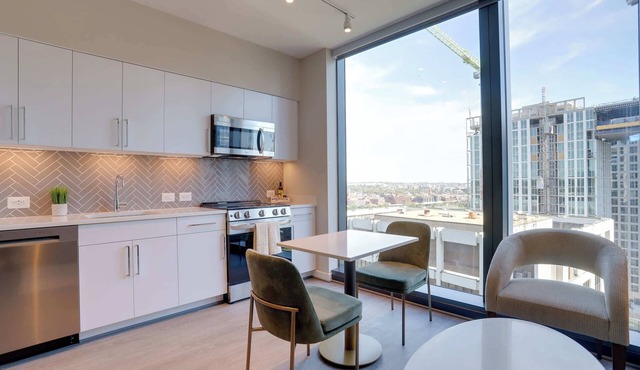 Sojourn Rosslyn Gym Pool Rooftop & Free Parking
