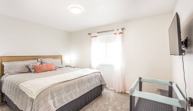 Sojourners Cozy Retreat-Heart of SF-4bd | 2 ba