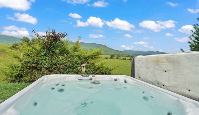 Sojourners Rest: Old Rag Views, Hot Tub, Fire Pit