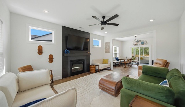 SoKno Luxe Retreat, Pool Table, Sunroom, 15 min-Knox, 35-Sevier