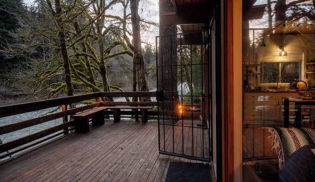 Sol Duc Riverfront Cabin – Hot Tub, Centrally Located in Olympic National Park!