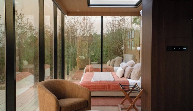 Sol: Hilltop Mirror Cabin + Pool + Sunset Views