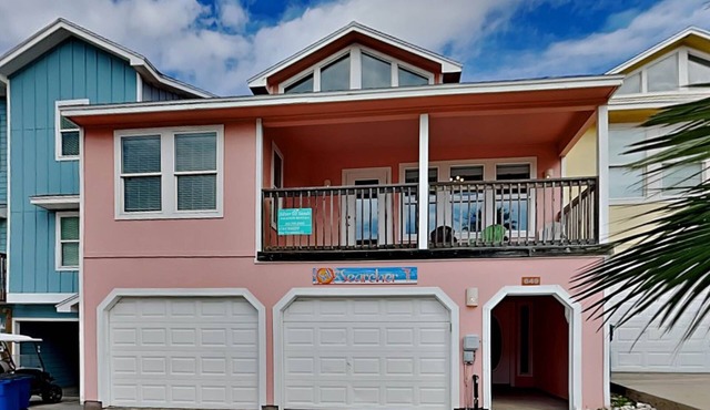 Sol Searcher | Pet Friendly, Walk to Beach!