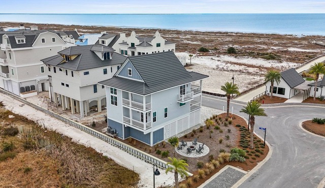 Sol-Y-Mar: Stunning New Build Sugar Sands Home: Sleeps 10, Pet Friendly!