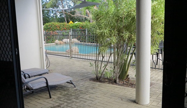 Sol Y Olas Sun & Waves - Tastefully designed townhouse in lush, tropical gardens with pool