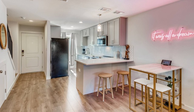 SoLa Bungalow - PMI Austin Metro