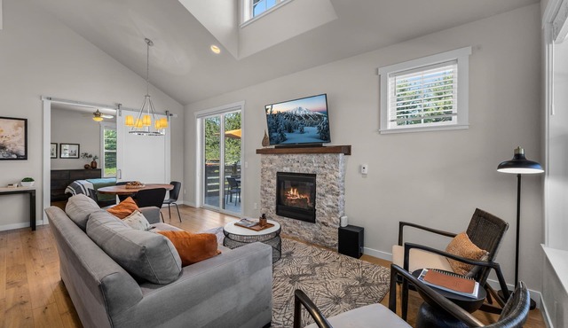 SolAbode: A Luxury Retreat for All Seasons!