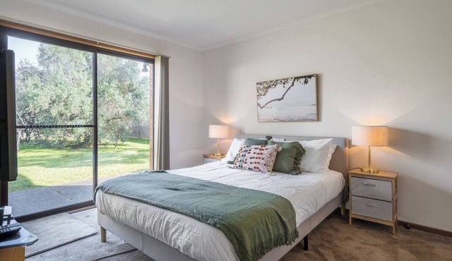 Solanders Retro Residence By the Beach Group Stay