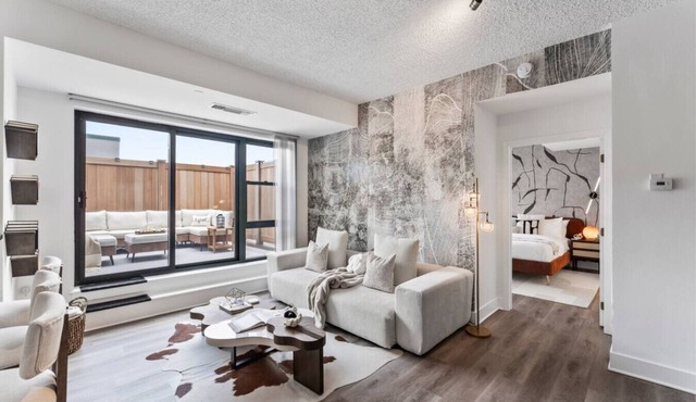 Solara – Luxury 1BR Downtown