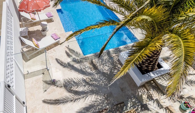 SOLARA nLuxury Beach House Retreat