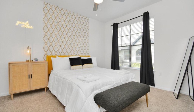 Solatair Oasis Smart Hub with Free Parking, Pool&Gym