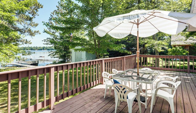 Solberg Lake House: Dock, Deck + Stunning Views!