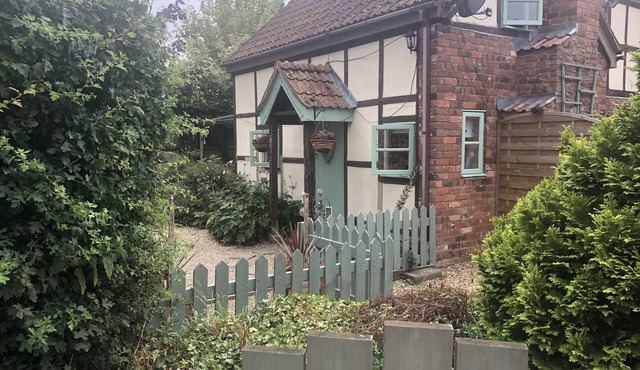 SOLDIERS COTTAGE, HEREFORDSHIRE A COSY COTTAGE, HOT TUB, PET FRIENDLY, GORGEOUS