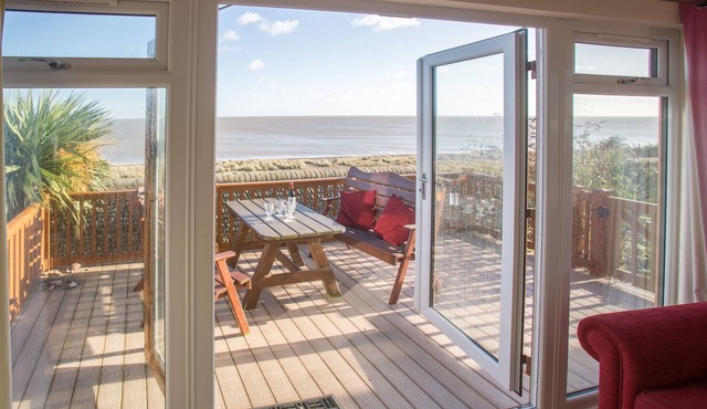 Sole Bay Lodge - sleeps 4 guests in 2 bedrooms
