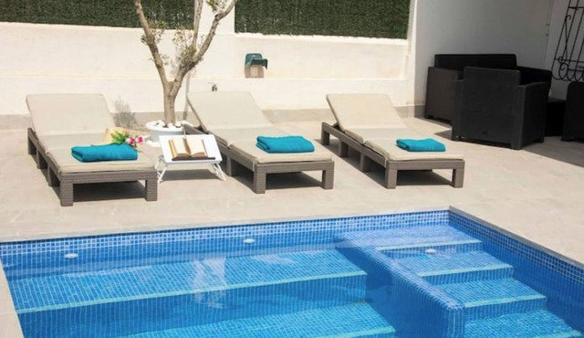 SOLEADA HOUSE. Heated and private swimming pool.