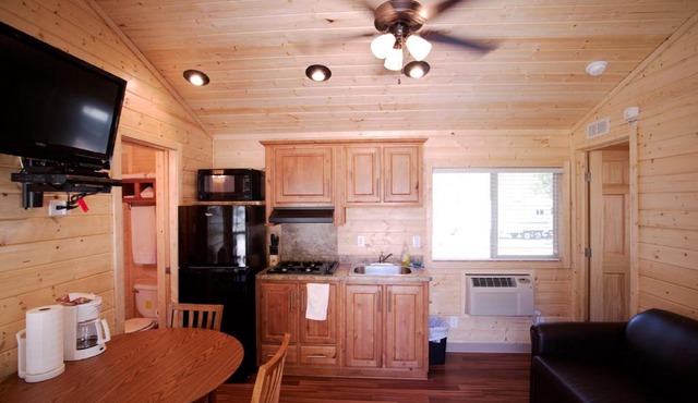 Soledad Canyon Wheelchair Accessible Cottage 16