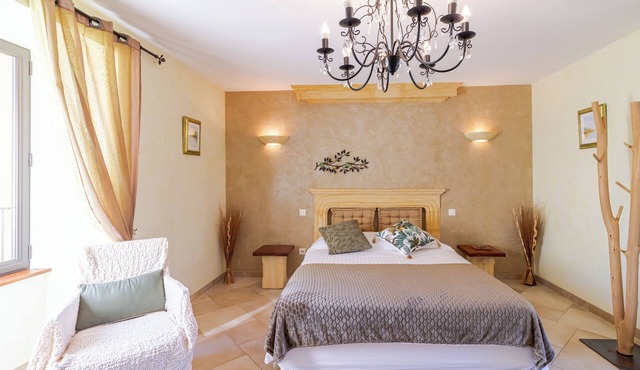 Solène Room – Inspired by Nature and Spacious – Shared Pool