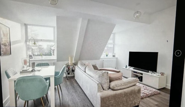 Solihull Town Centre Spacious Studio Apartment