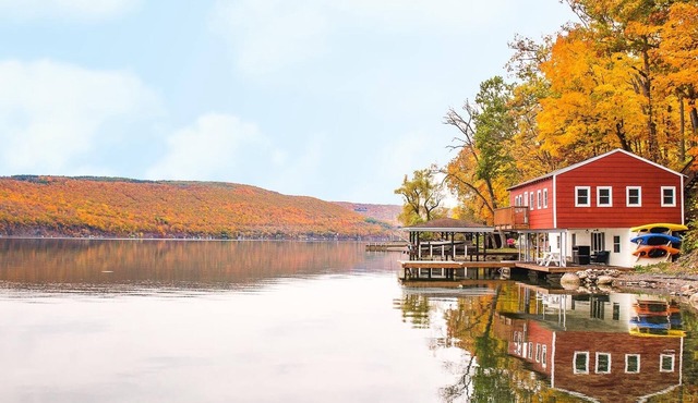 Solitude: "Canandaigua Lake Front + Large Family Home for Finger Lakes Vacation"