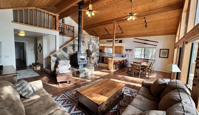 Solitude in the Cedars, Spacious Mountain Home