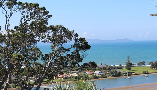 Solitude with a pool and spectacular views pet friendly