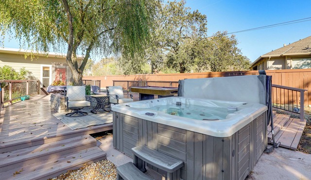 Solo Escape w/Hot Tub! 10 Mi to Dtwn Sacramento