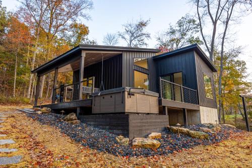 Solo or Couples Cabin with Hot Tub, Fire Pit, and Sauna near French Lick, IN