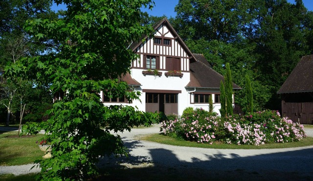 Sologne 4* cottage for 7, garden, hiking, near Orleans