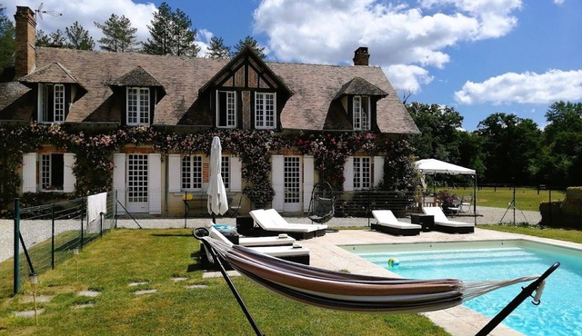 Sologne Retreat: Charming house, private pool, pets allowed