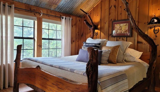Solomon's Den - A Romantic Hill Country Escape