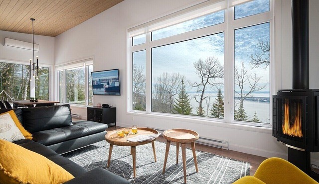 Solstice 203: River Views, Terrace & Hot Tub