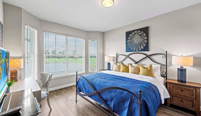 Solterra - Newly remodeled luxury 3BR condo with lake and golf views, access to resort pool, hot tub, and golf courses at Lely Resort! Close to Naples beaches, 5th Avenue S, and Marco Island! Ideal for families or groups. Perfect for a summer vacation!