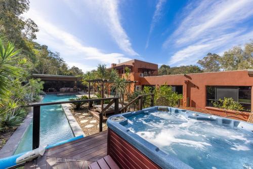 Solterra- Private Coastal Studio- Acreage with Spa and Pool