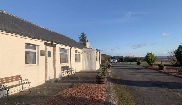 SOLWAY FIRTH VIEW, pet friendly, character holiday cottage in Annan