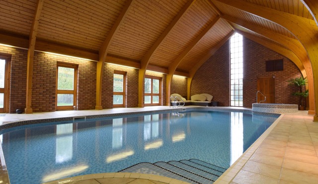 SOLWAY, pet friendly, luxury holiday cottage, with pool in Chester
