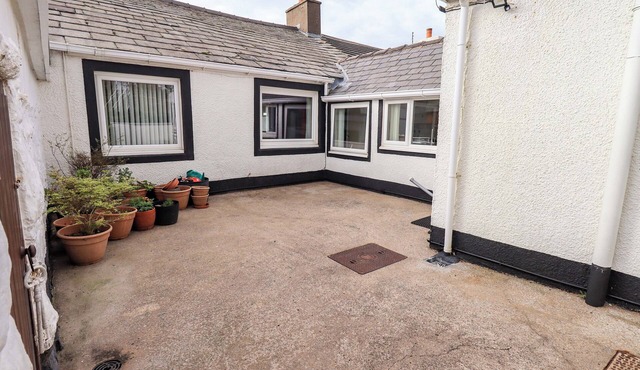 SOLWAY VIEW, family friendly, with a garden in Whitehaven