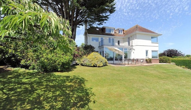 SOMERHILL, family friendly, country holiday cottage in Lyme Regis