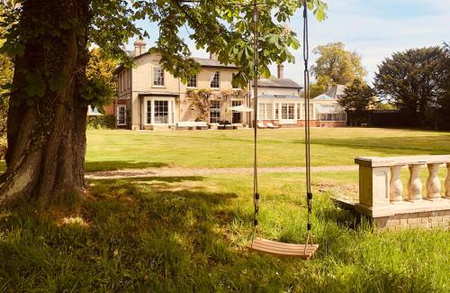 Somerleyton Meadows - Somerley House plus Hut & Hot Tub