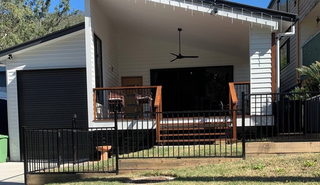 Somerplace at Somerset Village, Somerset Dam. Sleeps 8.