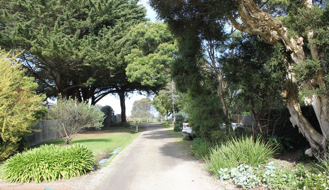 Somers Beach House - Sun Soaked Deck, 100m to the Beach and General Store