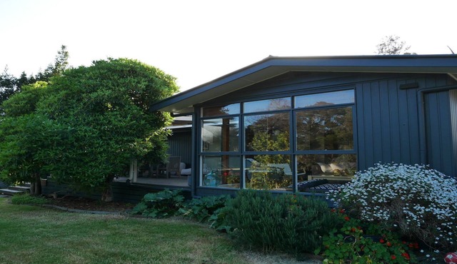 Somers Beach Retreat - Only 200 metres to beach, ideals for couples or small family