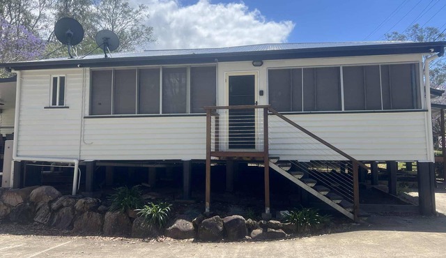 Somerset Dam Accommodation - The Lock Up