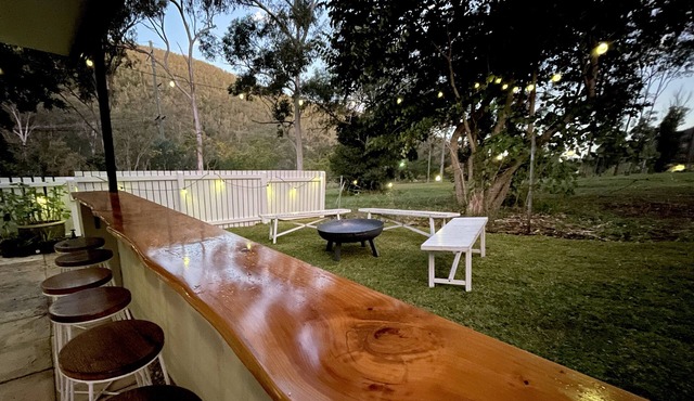 Somerset Dam Retreat - Relax & unwind. Sleeps 10