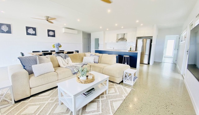 Somerset Dreams| Sleeps 10| Dam Views| Brand New Hamptons Home|Free Wi-Fi