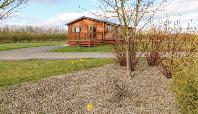 SOMERSET LODGE, pet friendly, character holiday cottage in Kiplin