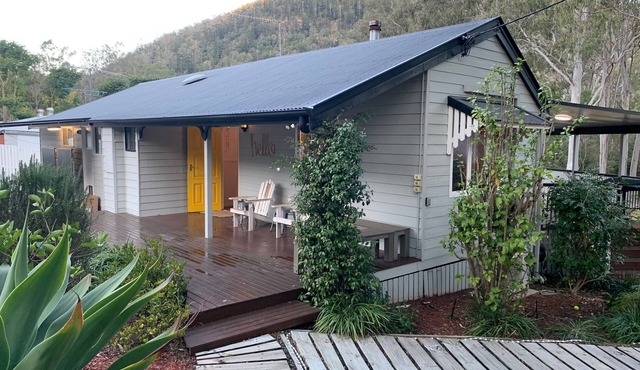 Somertime Cottage - Relax with family & friends 4 bed, 2 bath house sleeping ten